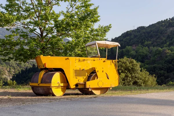 Soil Compactor Road Asphalting Parked Road Mountains Sunny Summer Day — Stock Photo, Image
