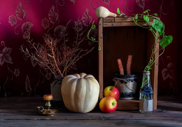 Koncept Halloween Zátiší Dýní Jablek Svíčka Detail Dřevěné Pozadí — Stock fotografie
