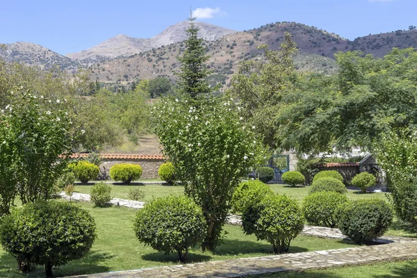 Diseño Paisaje Céspedes Arbustos Árboles Parque Día Verano Acaya Grecia — Foto de Stock