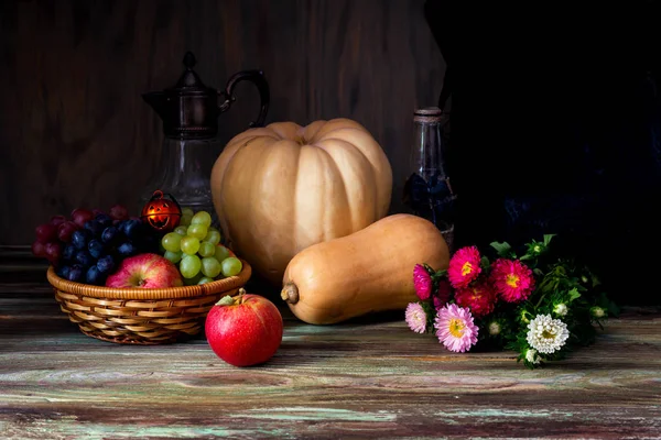 Concept Halloween Nature Morte Avec Citrouille Pommes Raisin Sur Fond — Photo