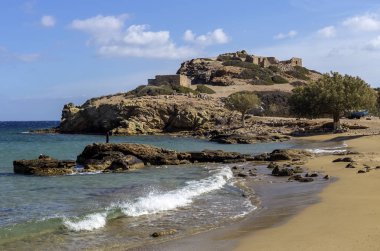 Eski, yok Dor şehir Itanos (Minoan dönemi) ve deniz güneşli bir günde (Sitia, ada Crete, Yunanistan).