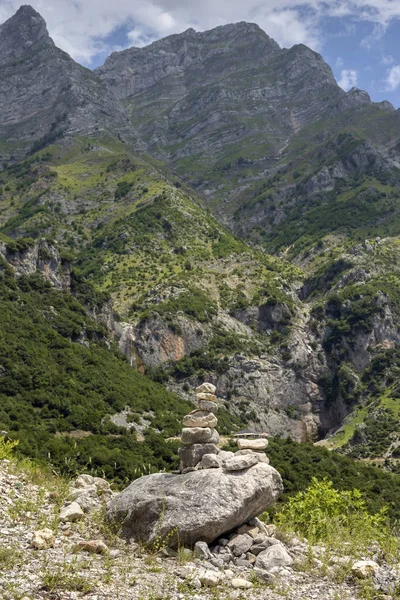 Berglandskap Med Utsikt Över Skogen Stenar Och Himlen Regionen Tzoumerka — Stockfoto