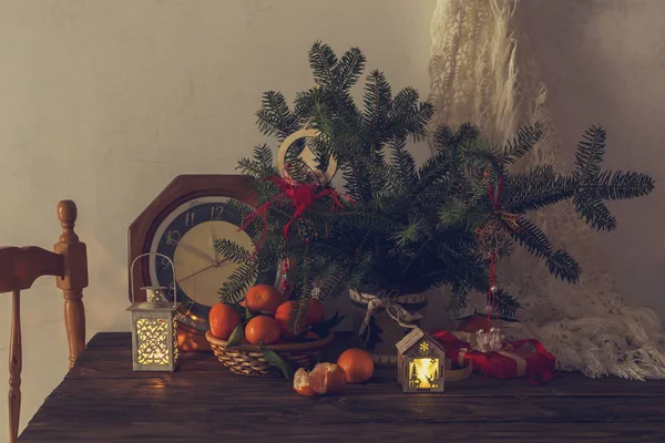 Decoration New Year Christmas Table Christmas Tree Branches Clocks Tangerines — Stock Photo, Image