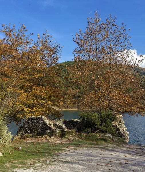 Weergave Van Blauwe Schoon Mountain Lake Doxa Ruïnes Van Oude — Stockfoto