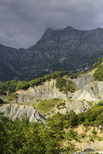 Ett Enormt Majestätiska Berg Sommaren Molnig Dag Regionen Tzoumerka Epirus — Stockfoto