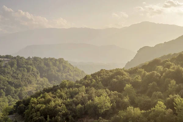 Una Enorme Majestuosas Montañas Verano Día Soleado Región Tzoumerka Epiro —  Fotos de Stock