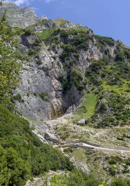 Una Famosa Cascata Che Scorre Dalla Montagna Altitudine 1360 Metri — Foto Stock