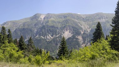 Büyük Ladin Dağları yakın çekim (bölge Tzoumerka, Yunanistan, dağlar Pindos batan güneşin ışınları içinde yetişir).