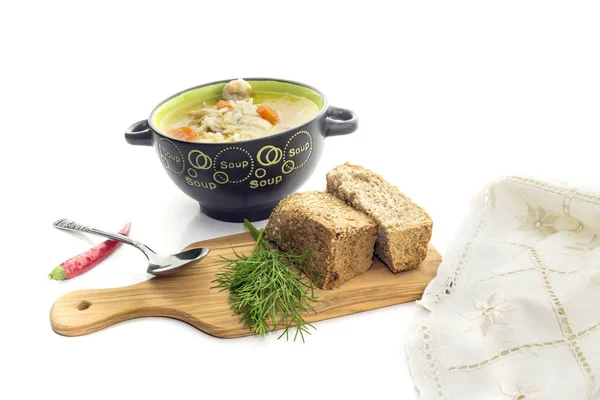 Pedaços Apetitosos Pão Frango Sopa Quente Deliciosa Com Arroz Uma — Fotografia de Stock