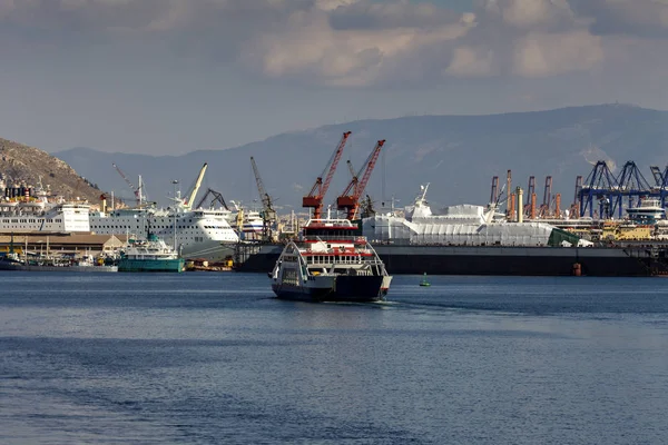 Vista Del Puerto Barcos Estacionados Puerto Deportivo Ferry Pasajeros Soleado — Foto de Stock