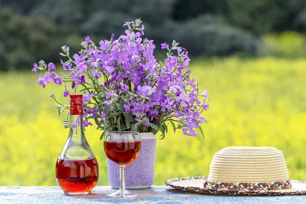 Still life with red home wine and bouquet of plant (Matthiola fa — Stock Photo, Image