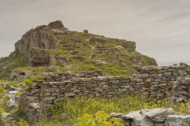 Andros üzerine Faneromeni Kalesi 'nin Parçası (Yunanistan, Cyclades
