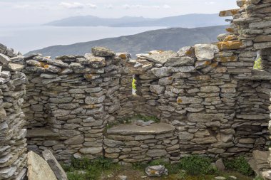 Andros üzerine Faneromeni Kalesi 'nin Parçası (Yunanistan, Cyclades