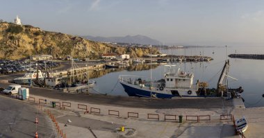 Rafina limanının rıhtımı (Yunanistan)