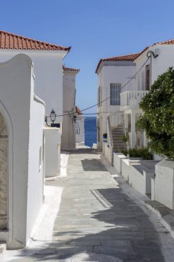 Chora kasabasının sokakları (Kiklad Adaları, Andros Adası, Greec