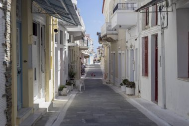 Chora kasabasının sokakları (Kiklad Adaları, Andros Adası, Greec
