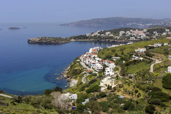 ギリシャ諸島高いから見たバツィの町の眺め(アンドロス島, — ストック写真