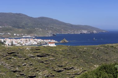 Andros üzerinde Chora kasabasının görünümü (Yunanistan, Kiklad Adaları)