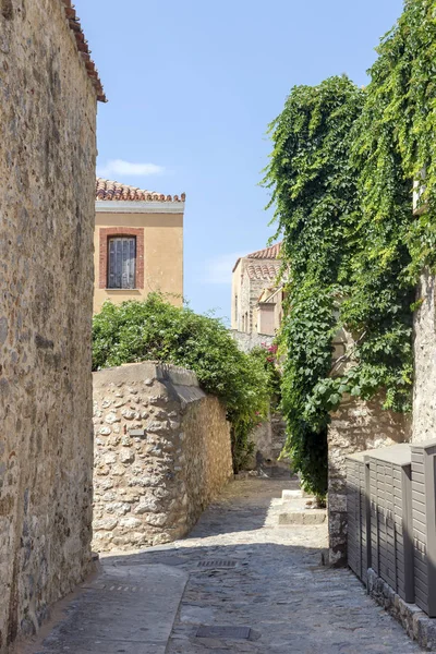 Vista da rua fortificada cidade Monemvasia (Laconia, Greece, Pelop — Fotografia de Stock
