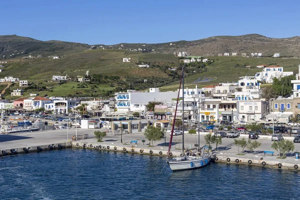 Islas griegas. Vista del puerto de Gavrio (Isla Andros, Cyclad — Foto de Stock