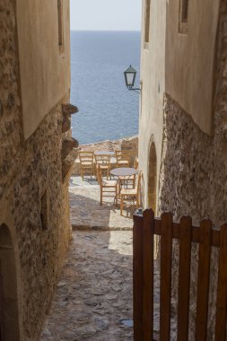 Sokak güçlendirilmiş kasaba Monemvasia görünümü (Laconia, Greece, Pelop
