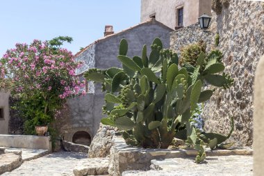 Sokak güçlendirilmiş kasaba Monemvasia görünümü (Laconia, Greece, Pelop