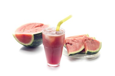 Buz ve karpuz dilimleri yakın çekim ile karpuz kokteyli