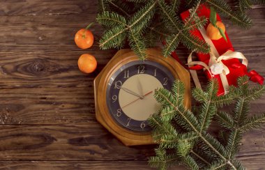 Yeni Yıl veya Noel sofrasının dekorasyonu