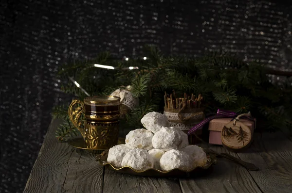 National, biscuits grecs de Noël "kourabies" et une tasse de coff — Photo