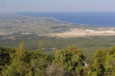 Olimpos Dağı 'ndan kıyı şeridi ve tarım arazisi manzarası