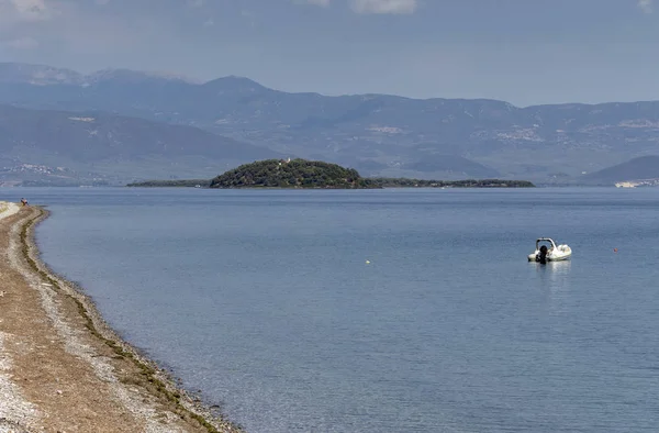 Uitzicht op een verlaten strand (Griekenland) — Stockfoto