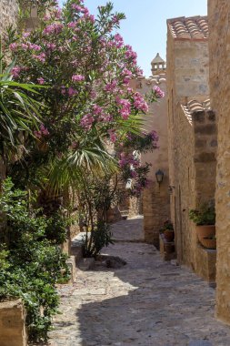 Sokak müstahkem kasaba Monemvasia görünümü (Laconia, Yunanistan, Mora)