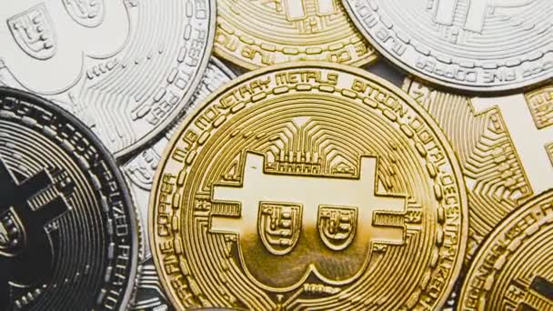 Macro Shot Bitcoin Berputar Pada Tagihan 100 Dolar Penuh — Stok Video