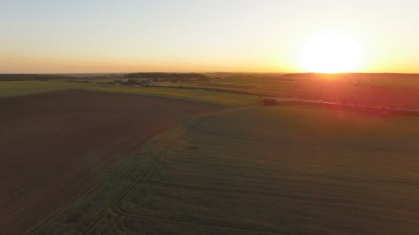 Aerial view of amazing big, colourful sunset among countryside — Stock Video