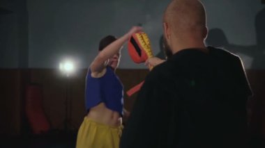 Ücretsiz fighter eğitim studio başladı. Yavaş yavaş