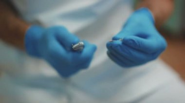 Diş matkap elinde fotoğraf makinesi 4k.