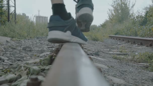 View of male feet in sneakers walks on the rail. 4K — Stock Video