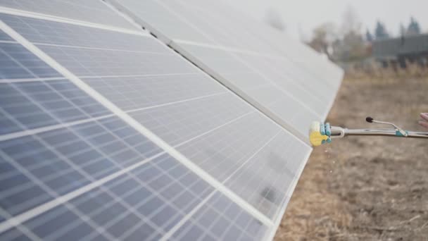 Cleaning solar baterries from dust, using mop — Stock Video