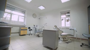 En yeni ekipmanlarla modern diş dolabı görünümü