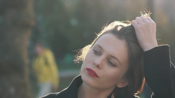 Portrait of mused woman with red lips poses on street — Stock Video