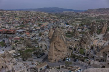 Türkiye. Cappadocia. Göreme. Kayalar şehirde. Şehir mağara