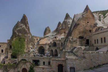 Türkiye. Cappadocia. Göreme. Kayalar şehirde. Şehir mağara