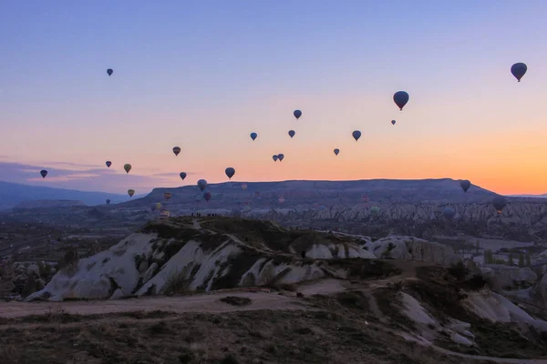 Turkiet Cappadocia Morgon Soluppgång Grottor Ballonger — Stockfoto