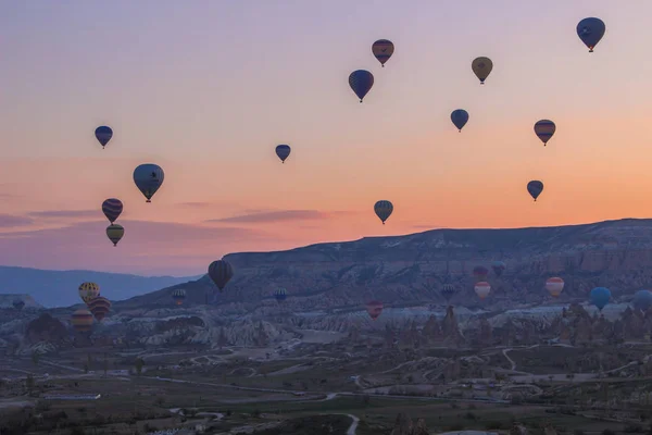 Turquia Capadócia Bom Dia Nascer Sol Cavernas Balões — Fotografia de Stock