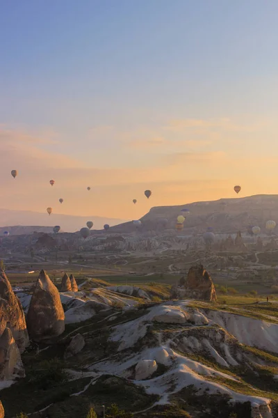 Turcja Cappadocia Rano Wschód Słońca Jaskinie Balony — Zdjęcie stockowe