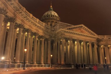 Güzel mimari St. Petersburg. Kış katedralde. Kış cityscape. Kış kar Nehri