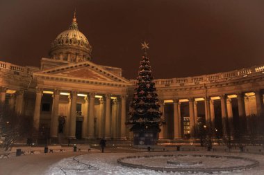 Güzel mimari St. Petersburg. Kış katedralde. Kış cityscape. Kış kar Nehri