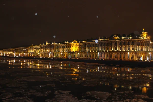 Kış Gecesi Şehir Peterburg Yılbaşı Gecesi Neva Nehri Üzerinde Buz — Stok fotoğraf