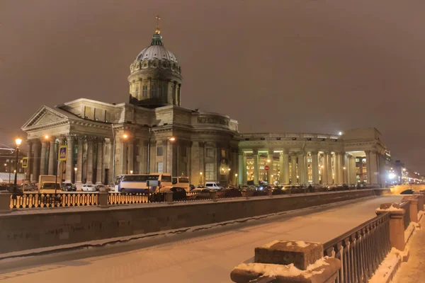 Vakker Arkitektur Fra Petersburg Vinterkatedralen Vinterbyen Snøelv Vinter – stockfoto