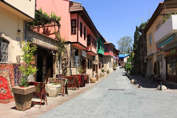 Bela Rua Antalya Turquia Estrada Paralelepípedos Casas Coloridas — Fotografia de Stock